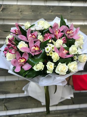 Букет цветов из: Розы и Хризантемы в Новомарьевской