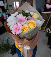 Букет цветов из:  Герберы, Розы и Хризантемы в Новомарьевской
