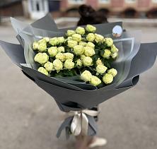 Букет Белые кустовые розы Солинеро в Новомарьевской