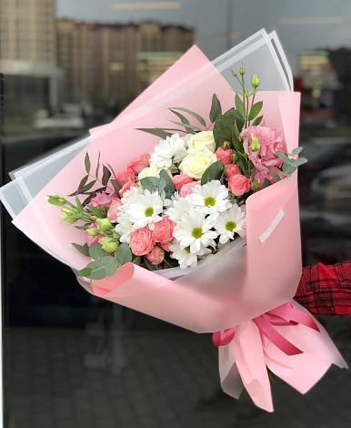 Букет цветов из: Розы, Лизиантусы и Хризантемы в Новомарьевской